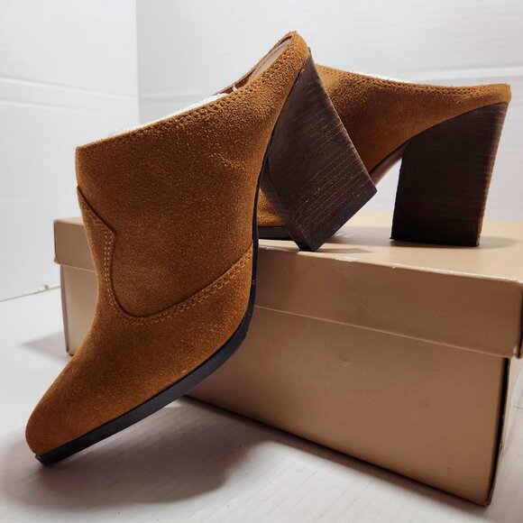 Donald Pliner Vama Heeled Mule Brown Suede - Picture 8 of 9